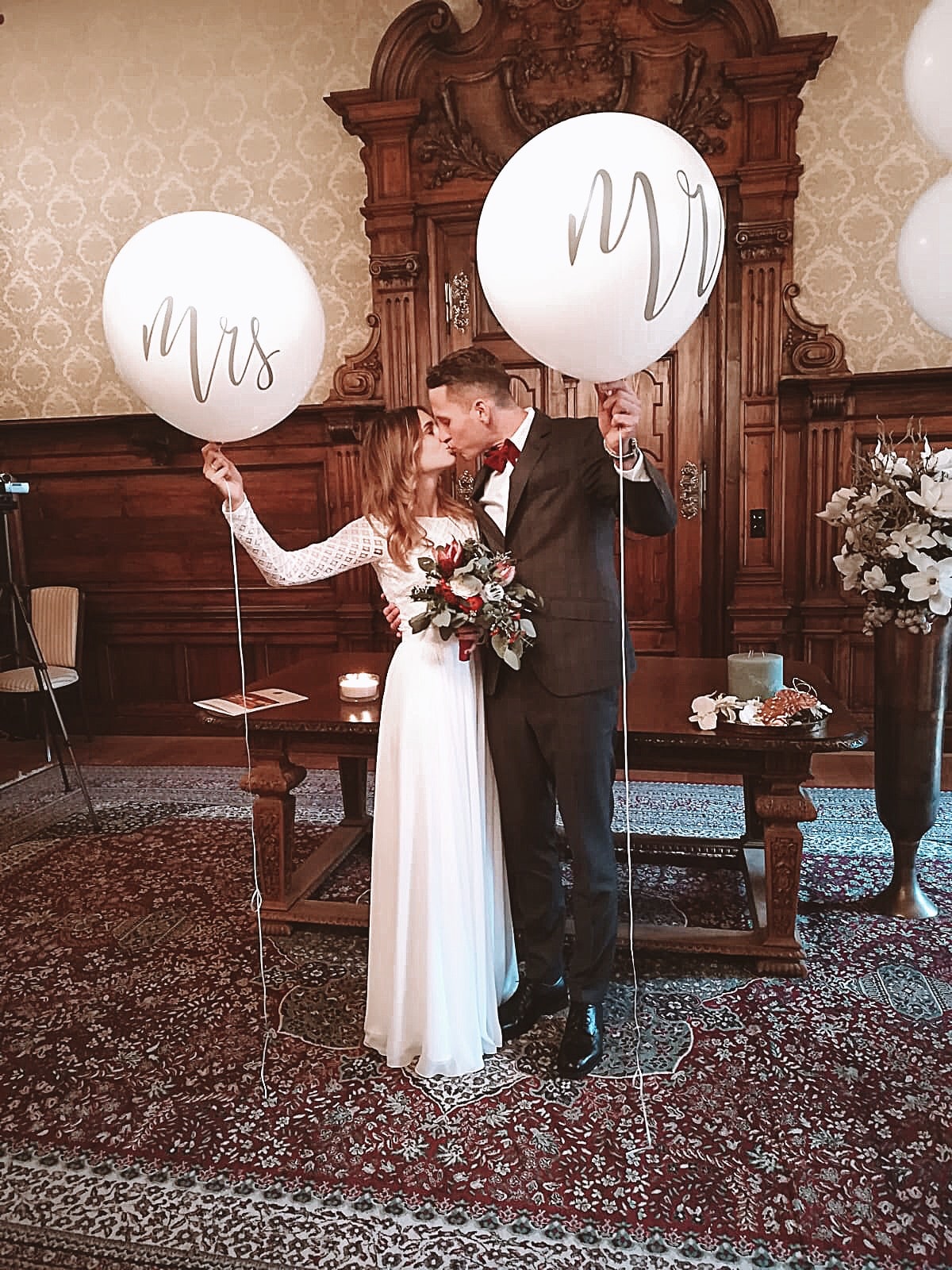 Brautpaar mit Luftballons