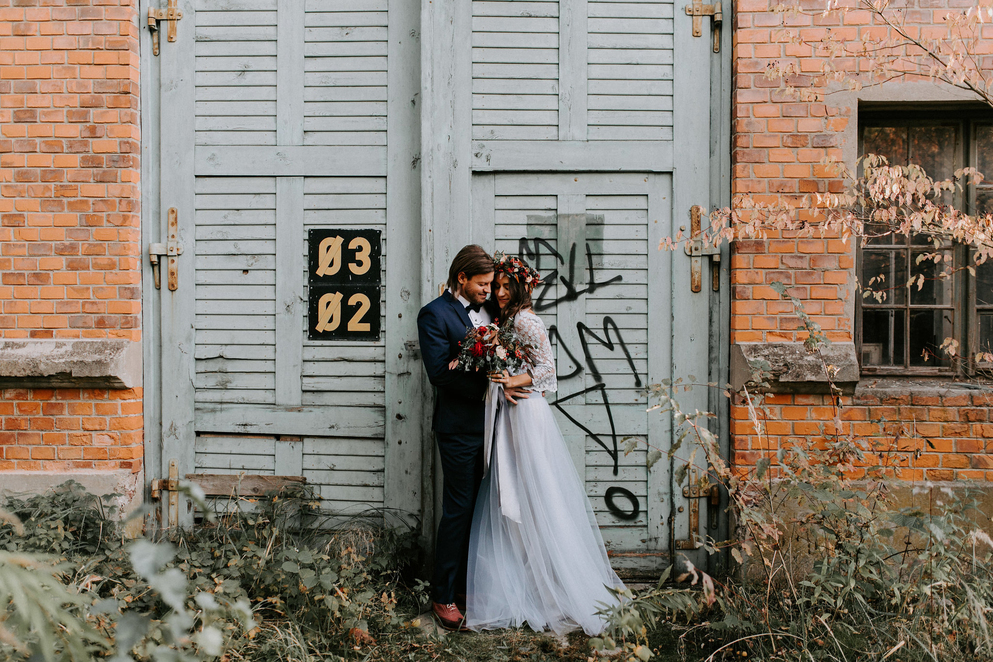 Schlichtes Brautkleid, Hellblau, mit Tüll und Spitze