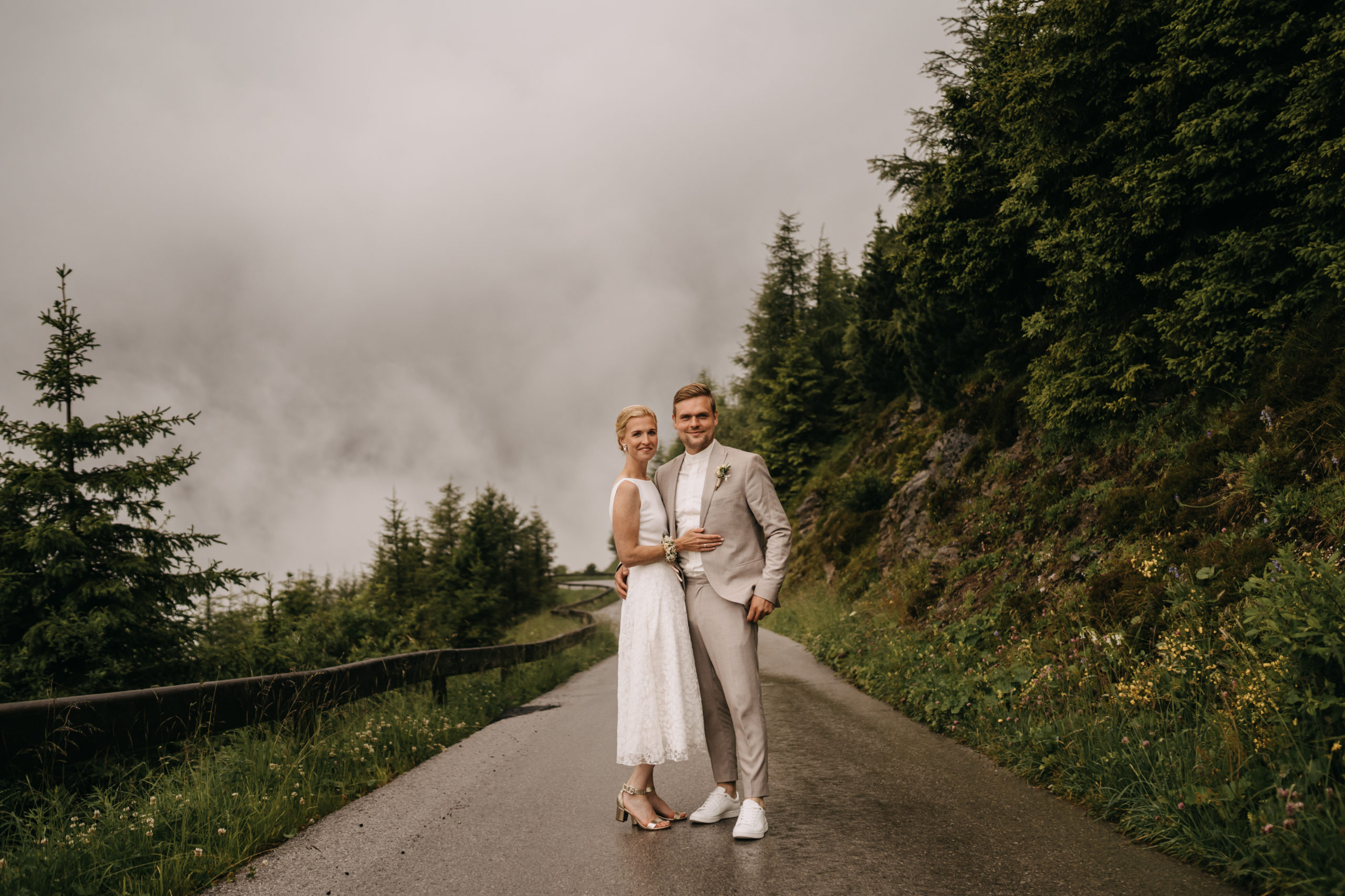 Brautpaar in Gebirge