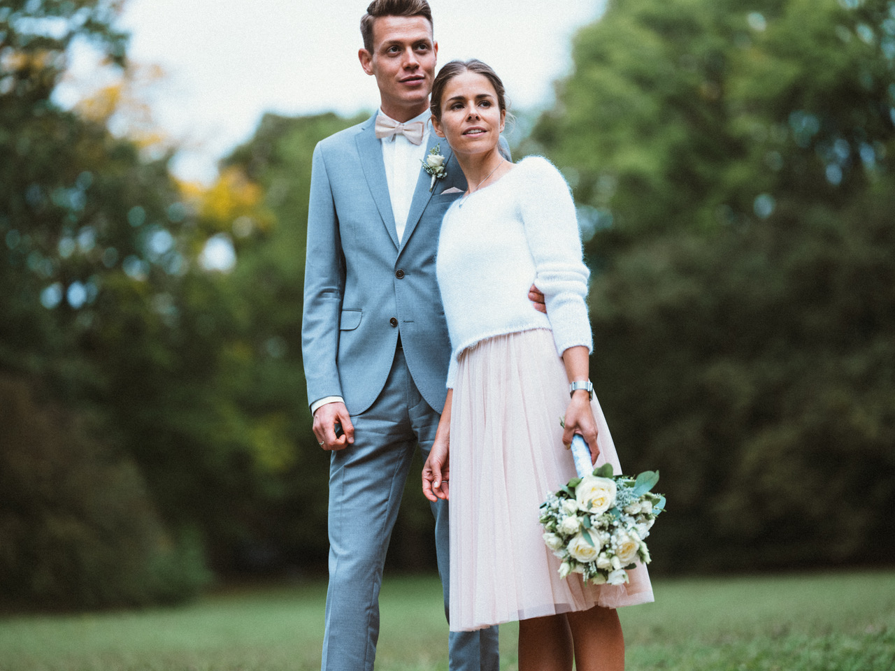 Moderner Brautkleid Zweiteiler aus Tüllrock in Blush mit Spitzentop und Pullover